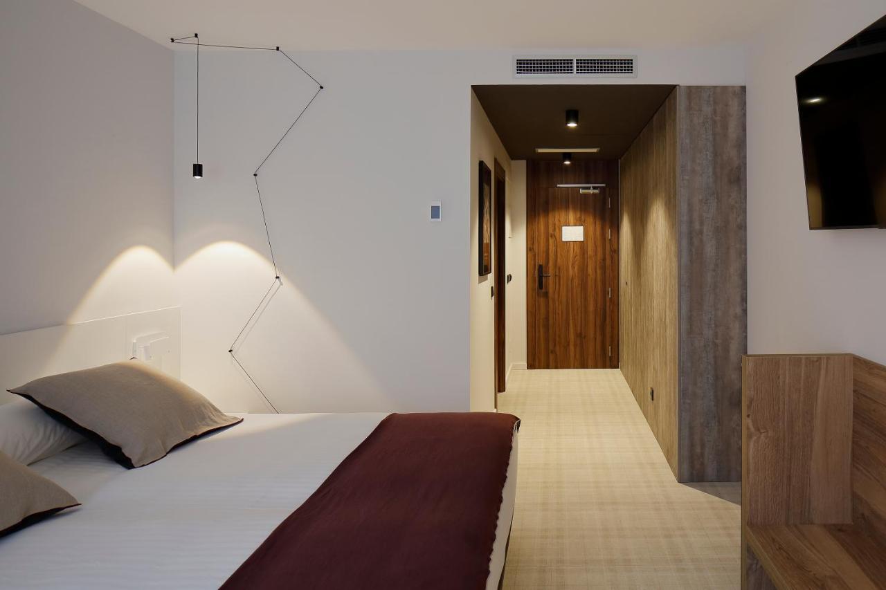 Standard Double or Twin Room,1108395489:JPEG